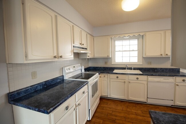 Photo - Cozy Spacious Home 4bd/3ba w garage