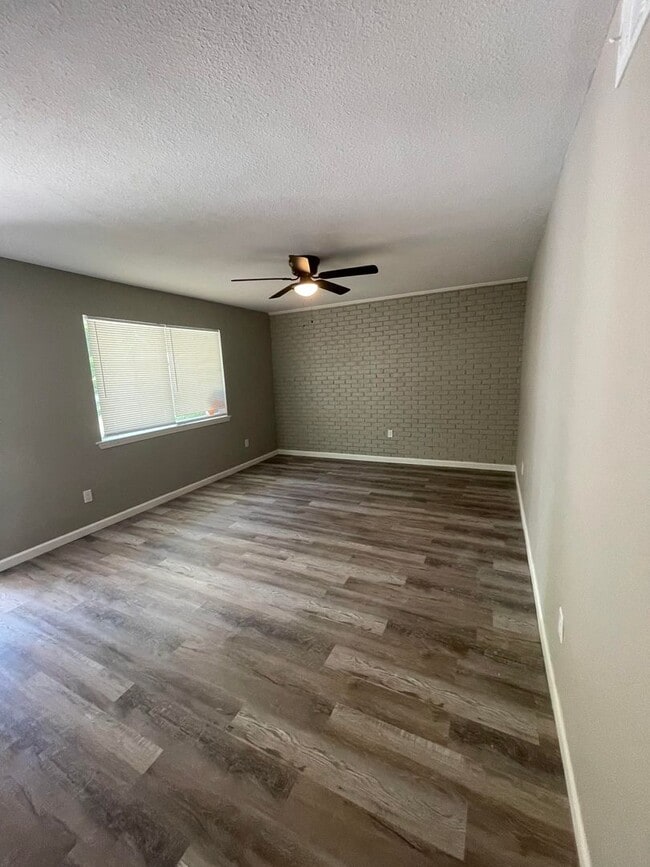 Photo - 523 E Main St