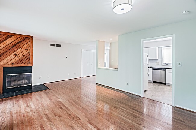 Photo - 33 Foxtail Ct