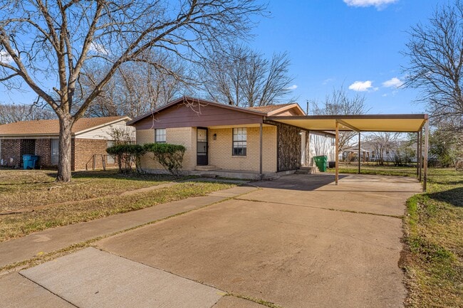 Building Photo - 204 Phillips Rd