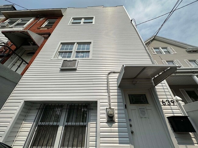 Building Photo - 639 Palisade Ave
