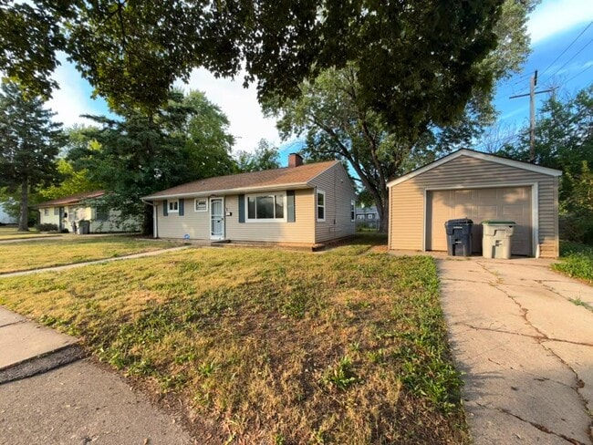 Photo - 5468 N Strathmore Ave