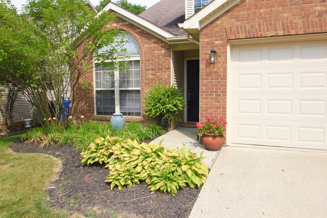 Photo - 897 Henderson Dr