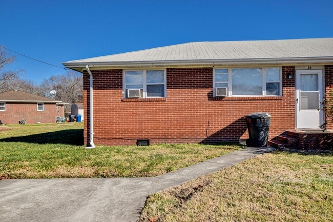 Building Photo - 936-938 Schumann Dr Unit 936 Schumann Dr.