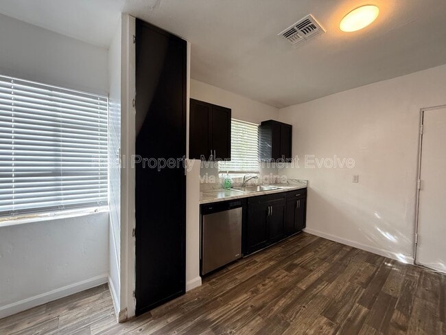 Photo - 3422 E Taylor St