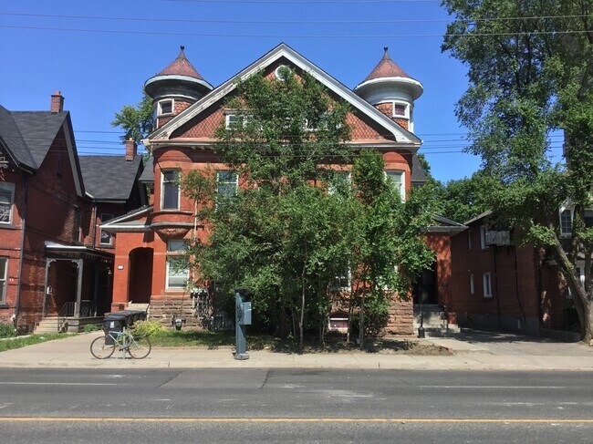 Photo - 71 Spadina Rd