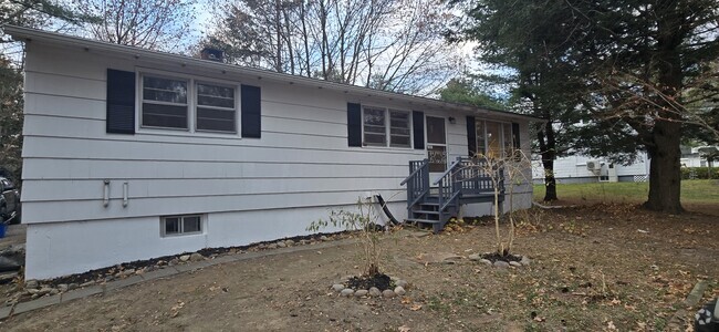 Building Photo - 26 Old County Rd Rental