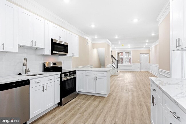 Photo - 806 S 56th St