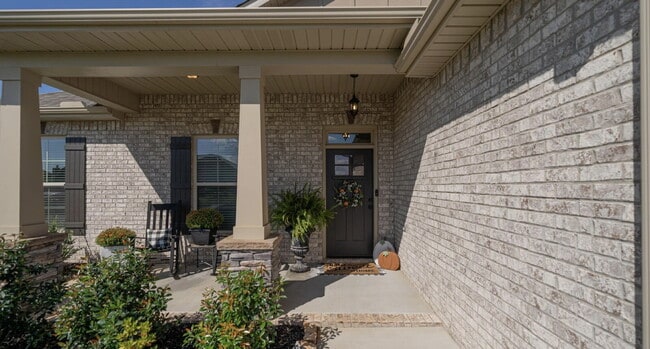 Photo - "Exquisite 4-Bedroom Home in Hazel Green with Granite Finishes & Cozy Fireplace!"