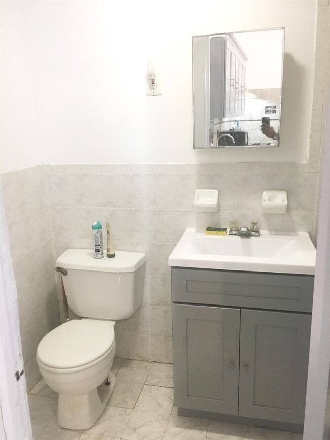 Photo - 535 E 29th St