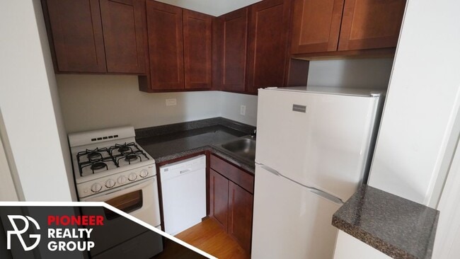 Photo - 837 W Wolfram St Unit 304