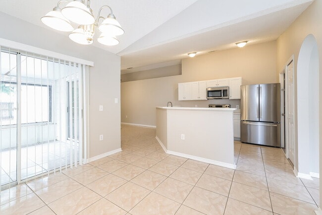Photo - 5 Sequoia Way