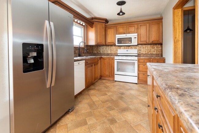 Photo - Extremely sharp 3BR house in Bloomington  Central air.  Washer/dryer.