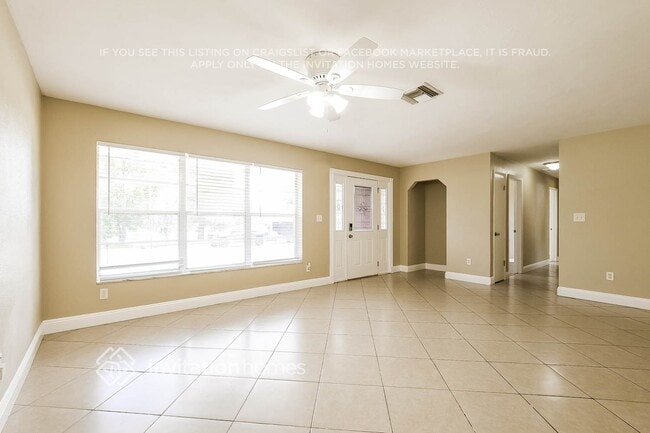 1324 W Hartley Cir