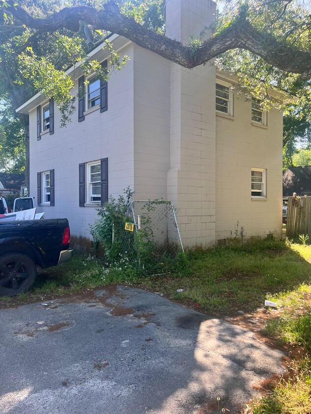 Charming Single Family Home - Charming Single Family Home