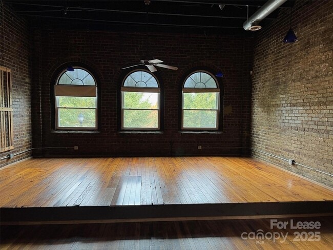 Photo - 110 Church St NW