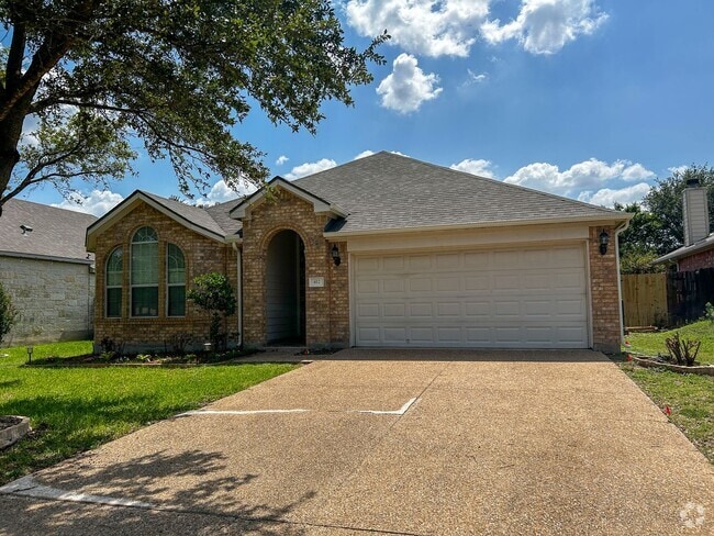 Building Photo - Spacious 3/2 house in Summerlyn Subdivisio...