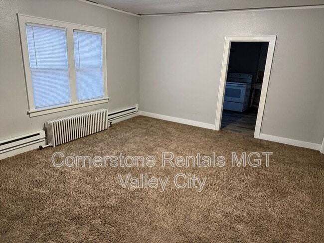 Building Photo - 208 5th Ave SW