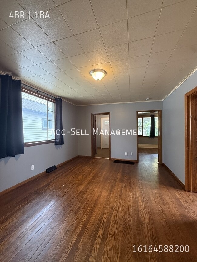 Photo - 747-7th St NW-