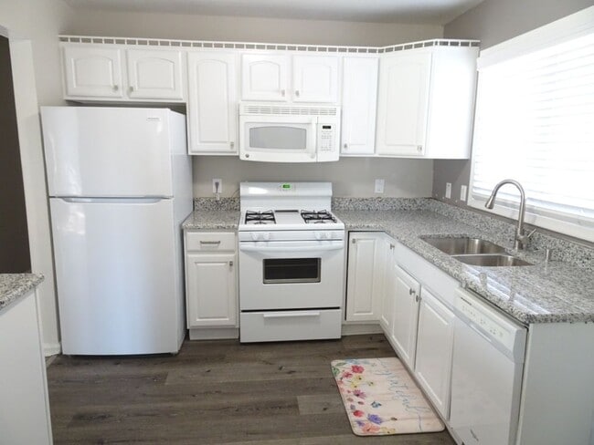 Photo - 28833 Hollywood