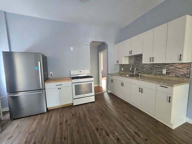 Building Photo - 4812 Regent St Unit 1