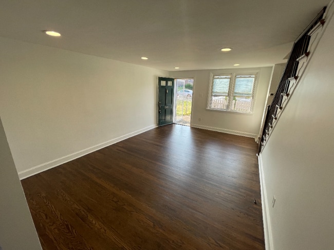 Photo - 938 Brenton Rd