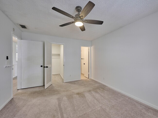 Photo - 227 Castlewood Dr Unit 203