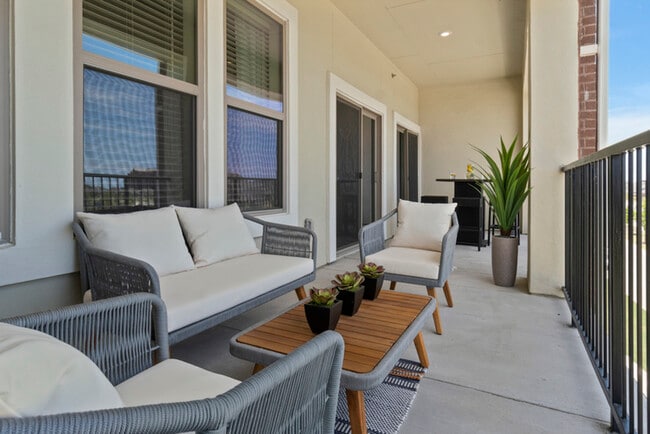 Patio - The Mansions at Mercer Crossing