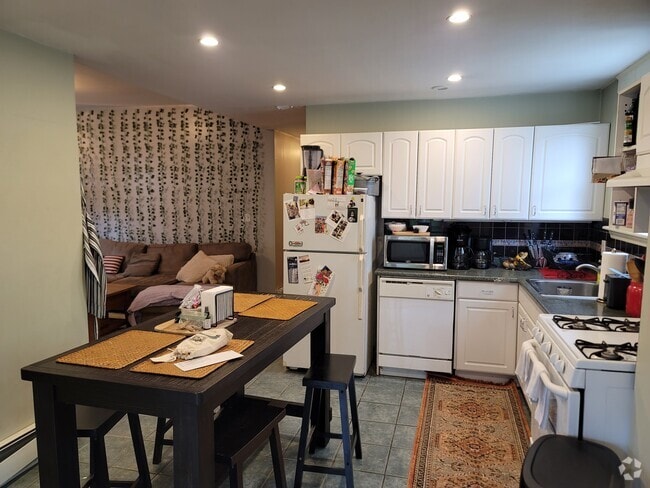Building Photo - 19 Ticknor St Unit 3 Rental