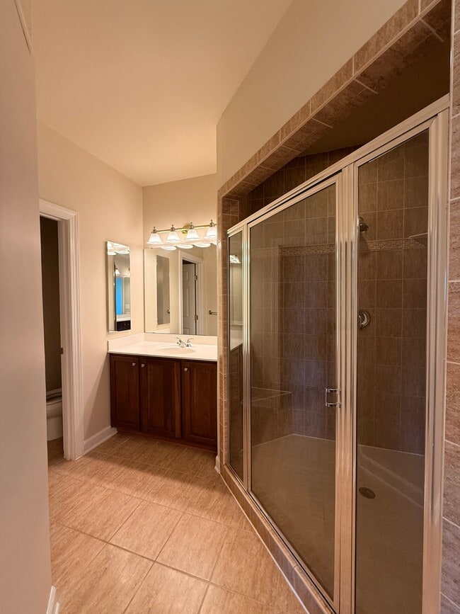 Photo - 605 Whetstone Glen St