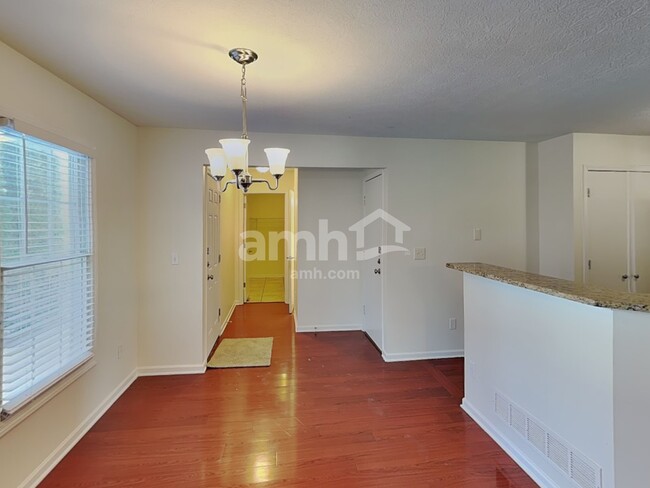 Photo - 1961 Creekview Dr