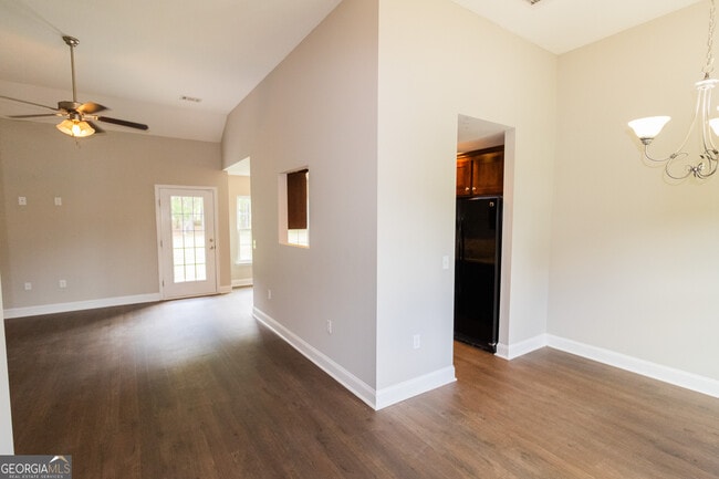 Photo - 210 Stillwater Dr