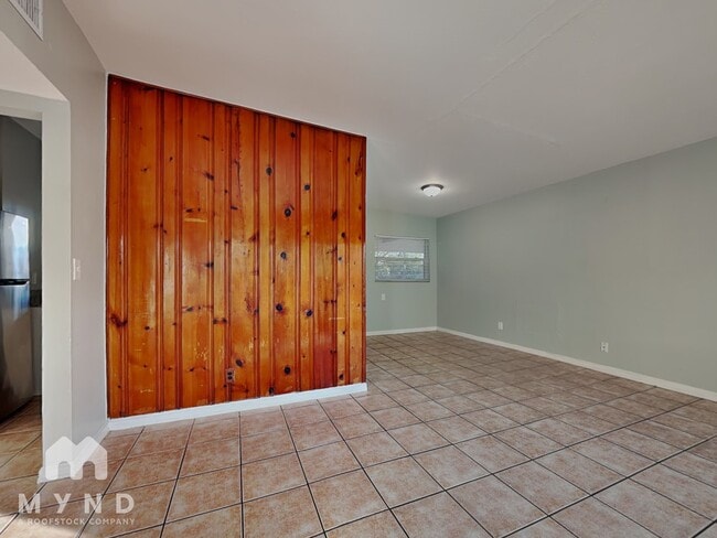 Photo - 1602 Simmons Pl