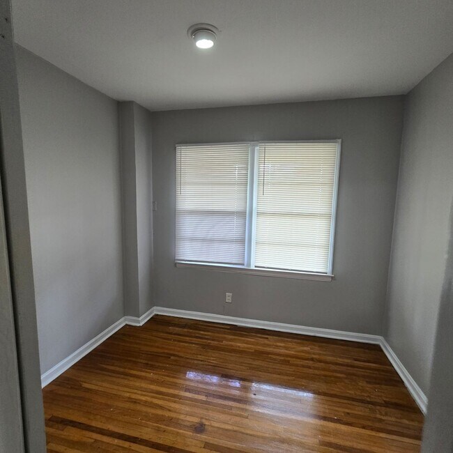 Photo - 4158 Leweir St