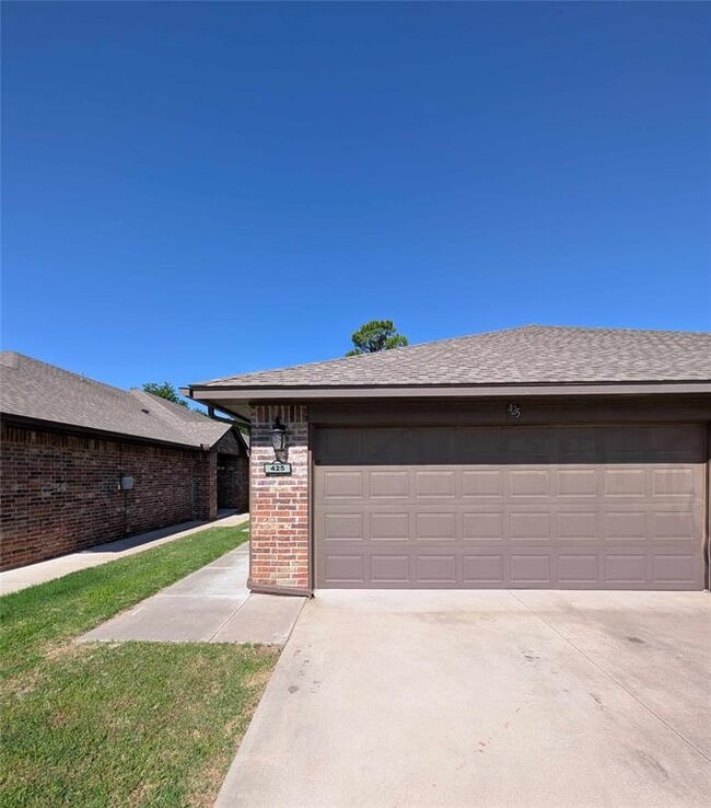 Photo - 425 Chalk Hill Ct