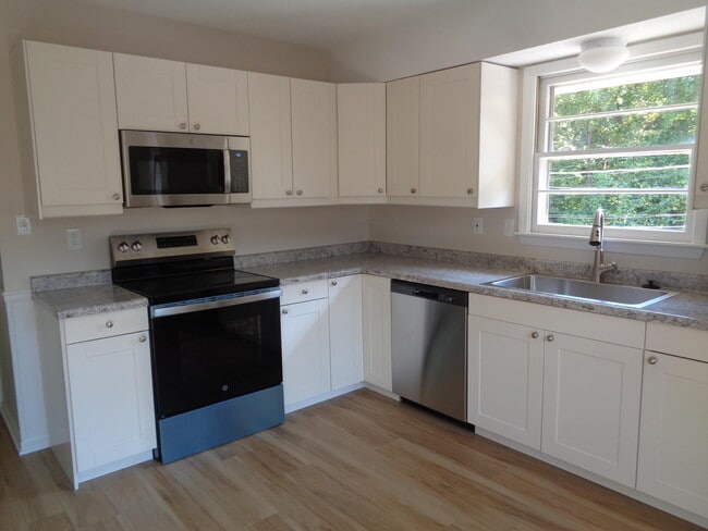 Photo - 1700 Oxford Dr