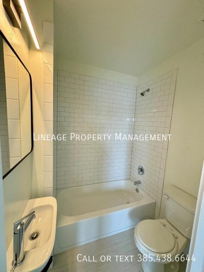Photo - 412 W 20th St Unit 4