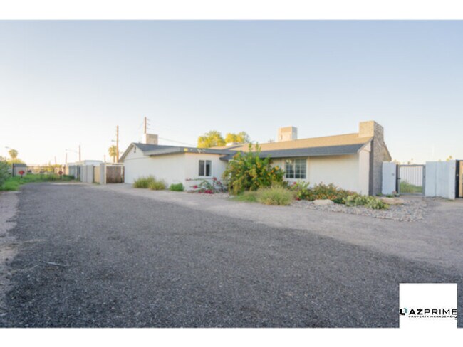 Building Photo - Charming Phoenix 1/1 Apartment with Modern Upgrades & Prime Location!