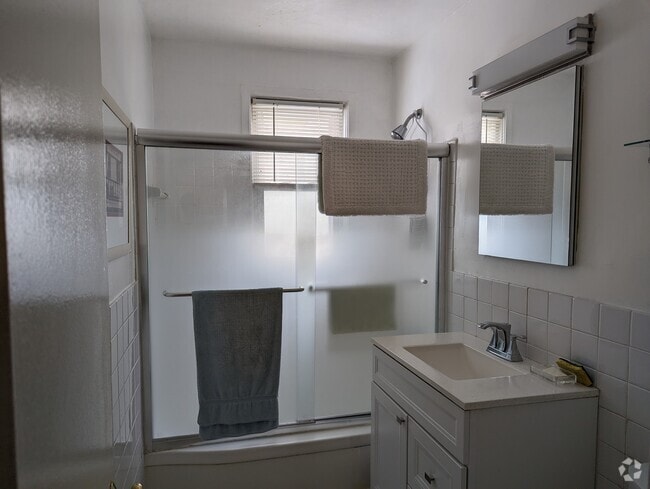 Building Photo - 44 Avon Cir Unit A Rental