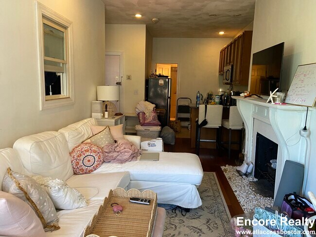 225 Newbury St Unidad 250 - 1F