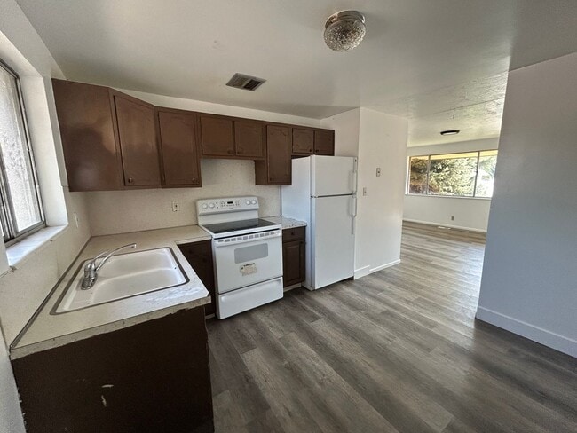 Building Photo - 2 Bedroom Orem Apartment with NEW Washer a... Unit 1436