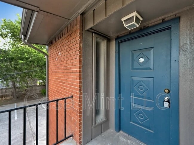 Building Photo - 803 Oakland St Unit APT 10