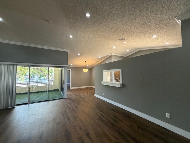 Photo - 323 Ives Dairy Rd