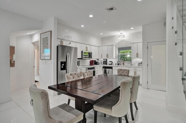 833 SW 17th St