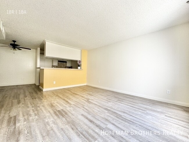 Photo - 9233 Van Nuys Blvd Unidad 209