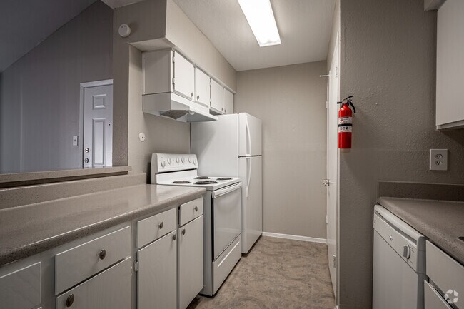 2BR, 2BA - 959SF - Heatherwood Apartments