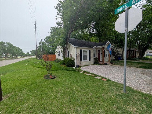 Photo - 101 Maple Ln