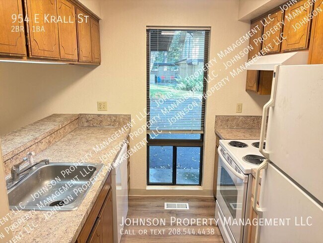 Photo - 954 E Krall St