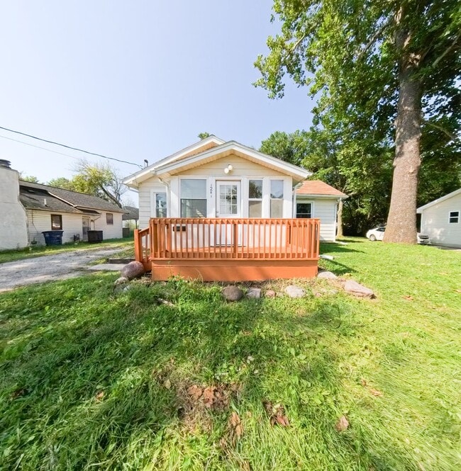 Building Photo - Cozy 3 Bedroom 1 Bathroom- Located near bl... Rental