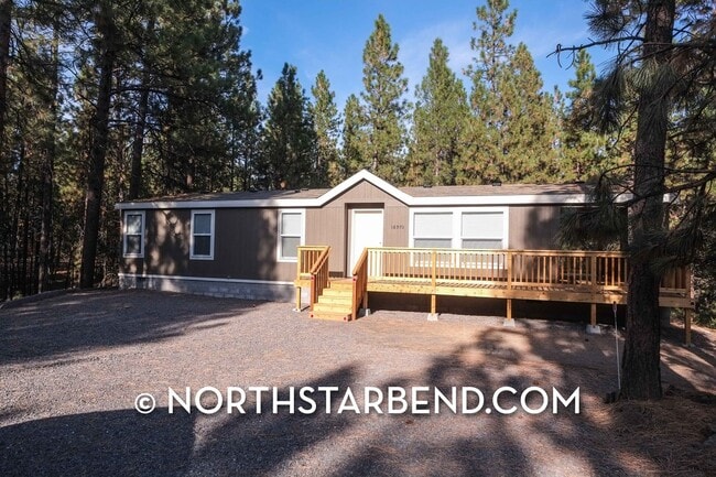 Building Photo - Nicely Updated 3 Bed 2 Bath Home in Deschu...